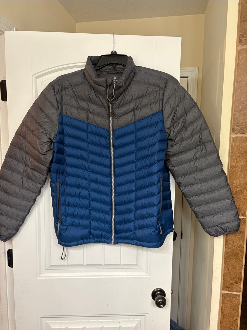 Men's Land’s End Blue and Gray Lightweight Puffer Down Jacket size large